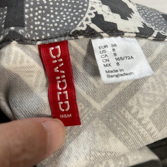 H&M women’s grey and white skirt with zipper in back Size 8 - Picture 4 of 8